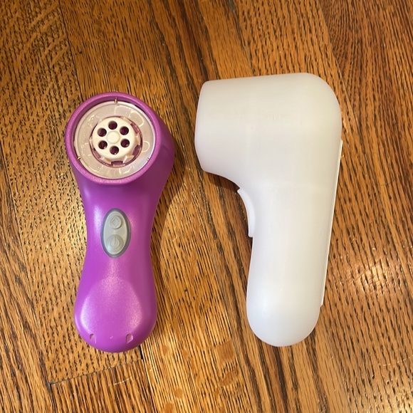 Clarisonic Mia 2 in Fun Deep Lavender with carry Case - Picture 3 of 3